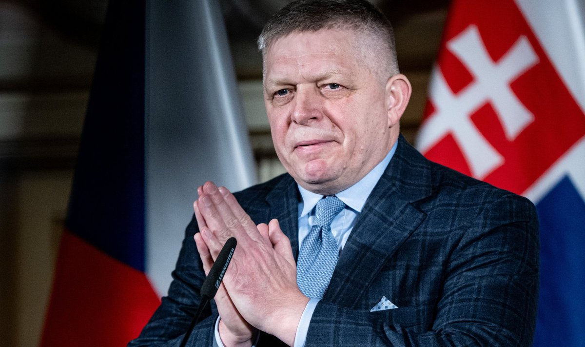 Фицо просит Польшу разрешить ему перелет в Москву через ее воздушное пространство.