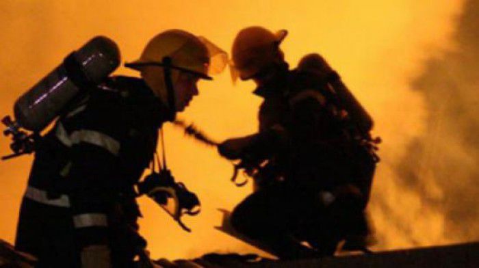 Trei copii s-au ales cu arsuri grave în urma unui incendiu. Foto: unimedia.info