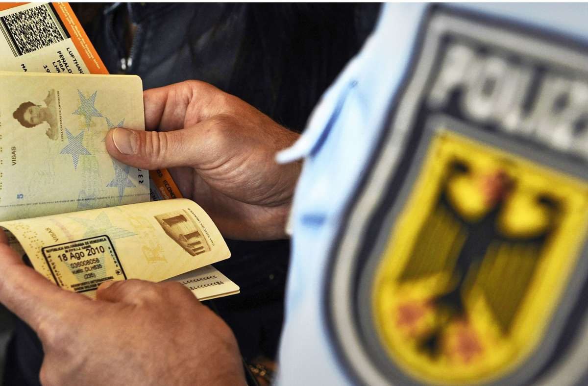 UE a convenit anularea ștampilelor la granițele Schengen.