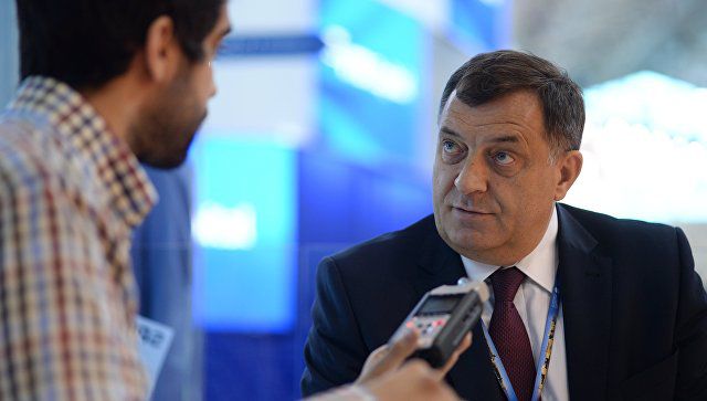 Додик обвинил посла США во вмешательстве в дела Боснии и Герцеговицы.