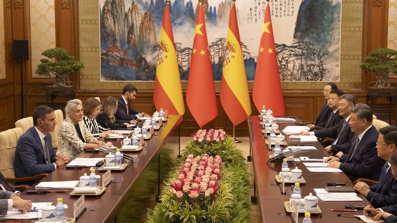 China și UE negociază atenuarea tensiunilor legate de tarifele comerciale.