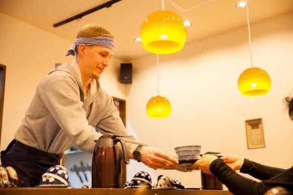 Restaurantul în care poți să lucrezi ca să-ți plătești consumația