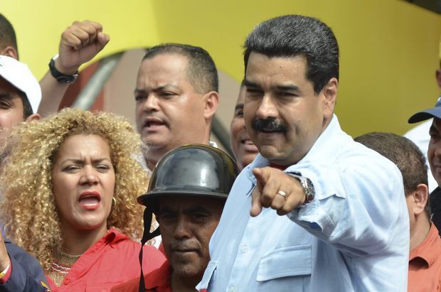 Preşedintele Venezuelei, fugărit de o mulţime furioasă pe străzile unei localităţi din nordul ţării. Foto: libertatea.ro