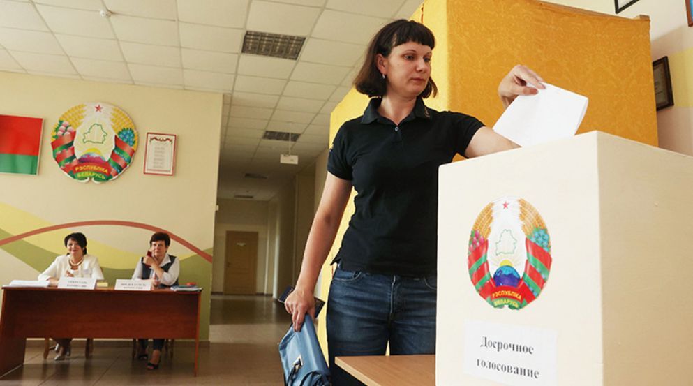 В Белоруссии на выборах президента досрочно проголосовали 41,7% граждан.
