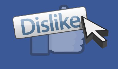 Facebook testează pentru prima dată un buton de „dislike”. 