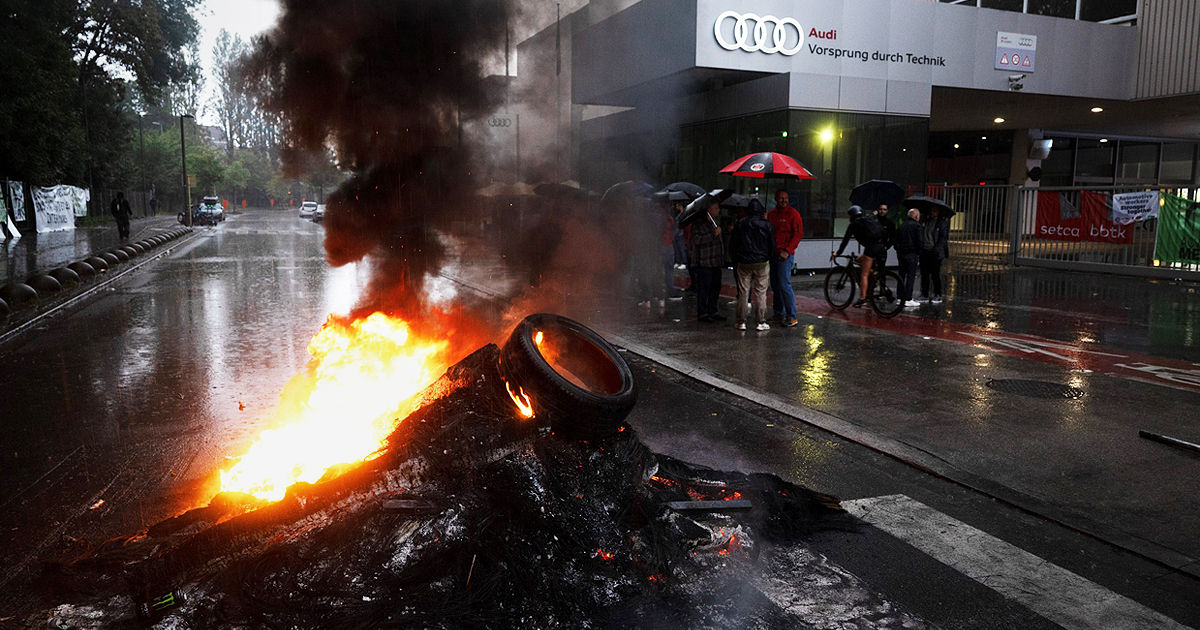 Protestatarii fabricii Audi din Bruxelles au confiscat cheile a 200 de mașini asamblate.