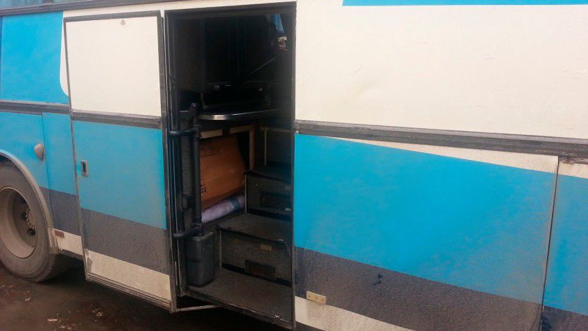 Un autocar de rută, transporta marfă de larg consum din Ucraina, fără acte de proveniența. Foto: tv7.md
