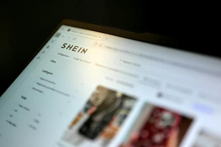 Суд во Франции отказался приостановить работу платформы Shein.