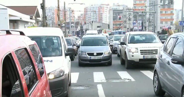 Неожиданные изменения в схеме разметки путают столичных водителей.