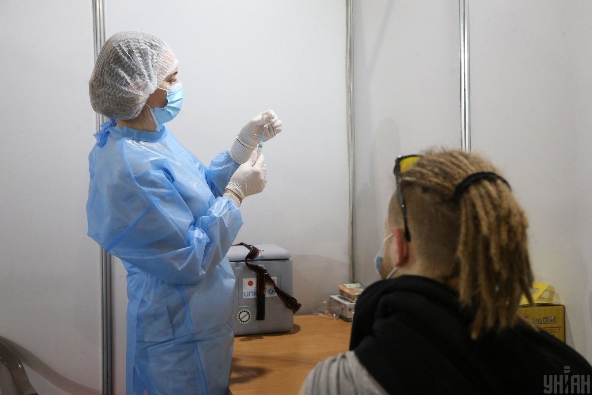 В Украине разрешат смешивать вакцины от коронавируса.
