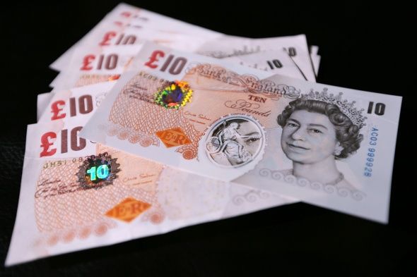 O româncă a păcălit un bărbat britanic să-i dea 35.000 de lire sterline.