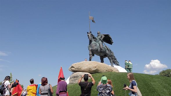 Политики на открытии уверенно заявили: Муромец — украинский богатырь, рожденный в Чернигове. 