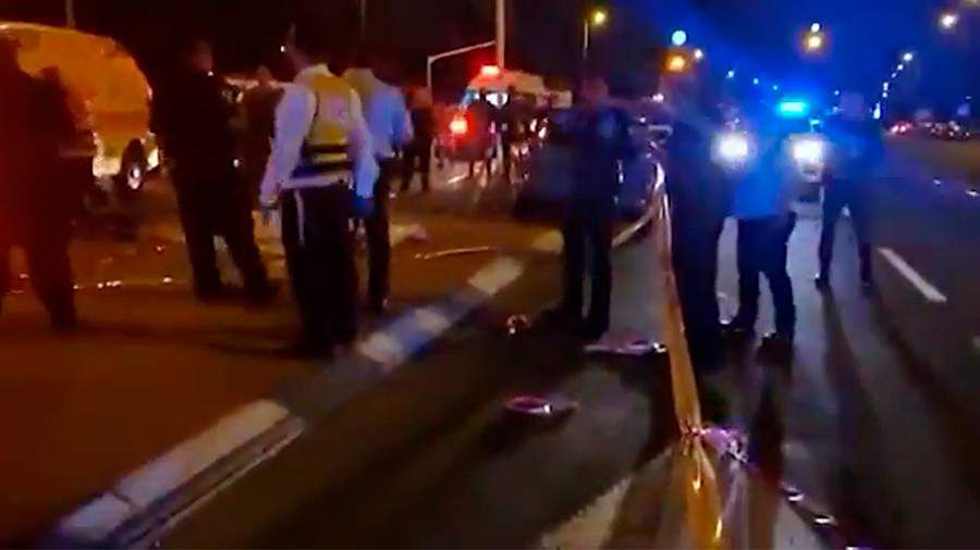В Израиле 8 человек пострадали в результате нападения палестинца с ножом.