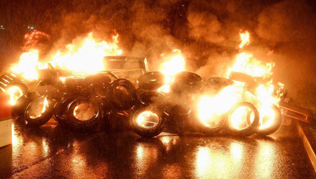 Во Франции более 130 тюрем остаются заблокированными из-за протестов.