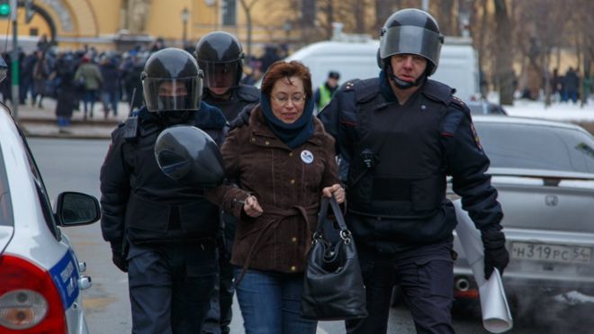 По информации московской полиции, в мероприятии приняли участие около 400 человек.