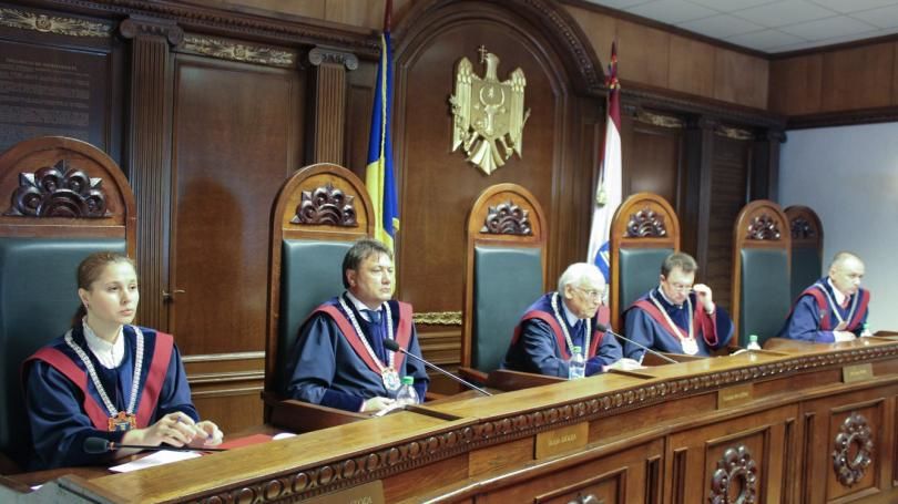 Больше всего в 2016 году заработали председатель Конституционного суда Тудор Панцыру и судья Аурел Бэешу. Фото: constcourt.md.