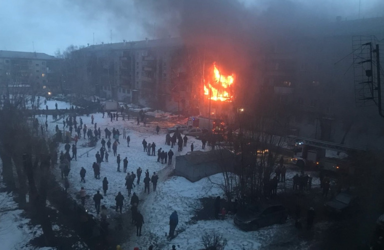 В Магнитогорске в пятиэтажке произошел взрыв.