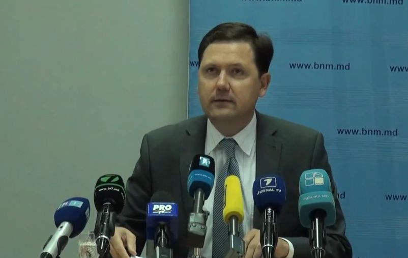 "На девальвацию национальной валюты могли повлиять дискуссии в обществе."