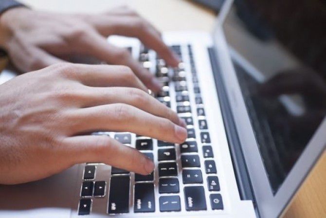 Un englez și-a scos soția la vânzare pe eBay. Foto: dcnews.ro