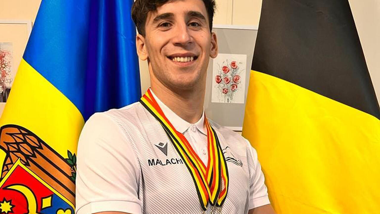 Пловец Константин Малаки завоевал три золотые медали на чемпионате в Бельгии.