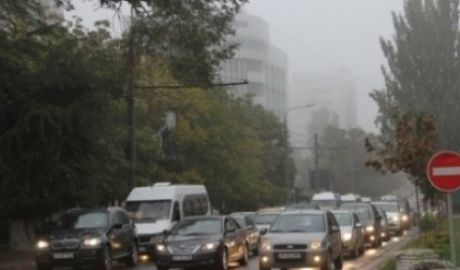 Agenţii de patrulare spun că şoferii sunt mai atenţi la vehiculele din trafic când farurile acestora sunt aprinse. Foto: jurnal.md