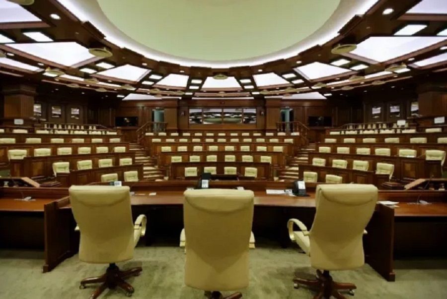 Партия коммунистов раскритиковала первое заседание парламента.