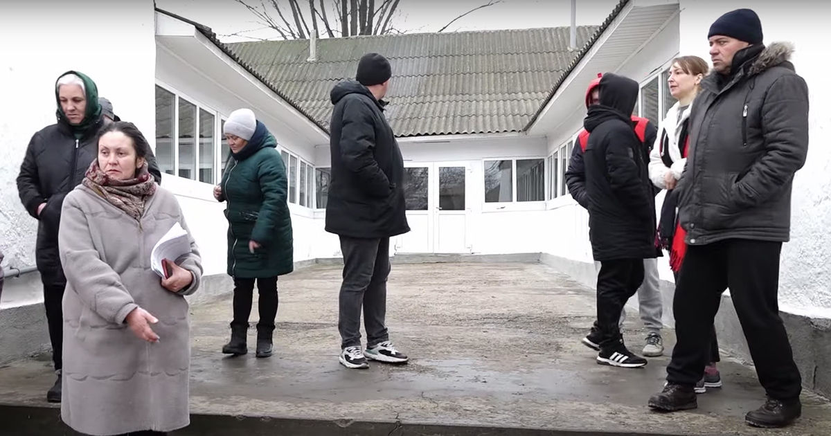 Gimnaziul din satul Iliciovca riscă să se închidă: Locuitorii se luptă pentru a-l salva.