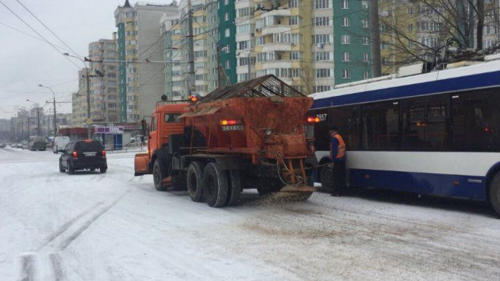 А на национальные трассы выехали 94 единицы техники. 