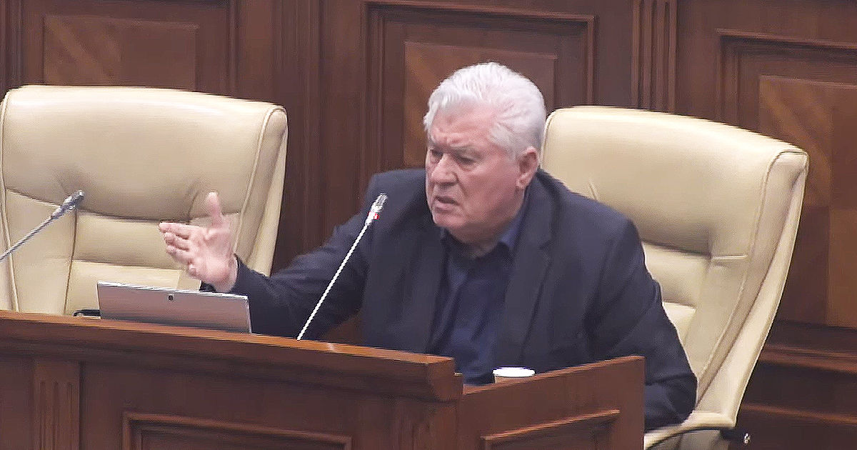 Воронин: "Председатели комиссий ходят как топ-модели. Имейте совесть".
