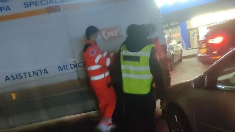 Карабинеры в Кишиневе помогли мужчине, которому стало плохо.