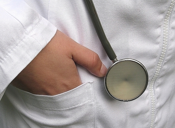 Un fost medic stomatolog a fost condamnat la 7 ani de inchisoare pentru punerea ilegala in circulatie a substantelor narcotice. Inculpatul are 45 de ani, transmite IPN.