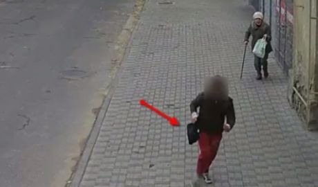 Un adolescent de 15 ani din Călăraşi este bănuit că a jefuit o pensionară de 73 de ani din capitală.
