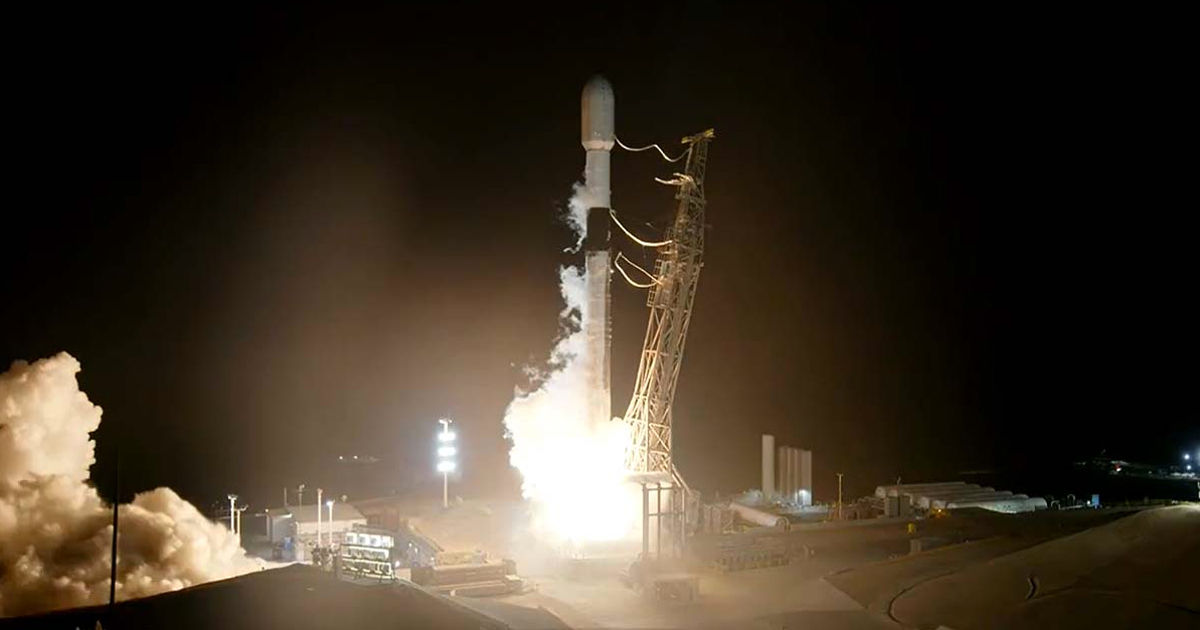 Компания SpaceX вывела на орбиту новую группу спутников.