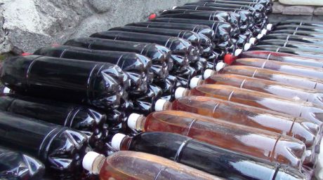 Un tânăr aproviziona pieţele din capitală cu alcool contrafăcut. Foto: ipn.md