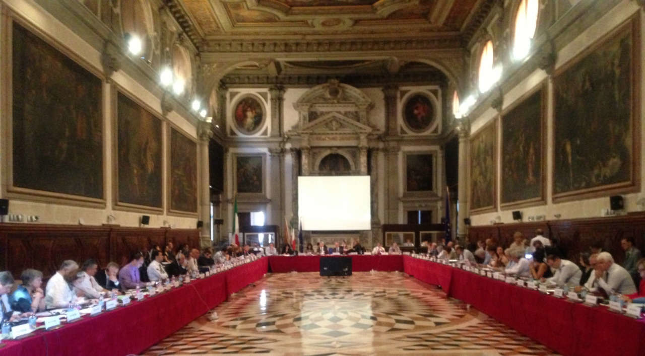 Венецианская комиссия рекомендует Грузии заложить в основы Конституции соответствующие уравновешивающие механизмы.