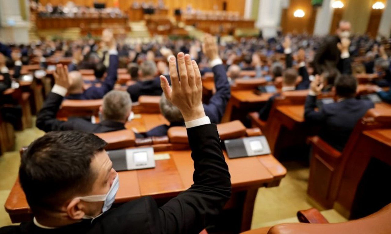 Румынский парламент принял декларацию о поддержке Украины.