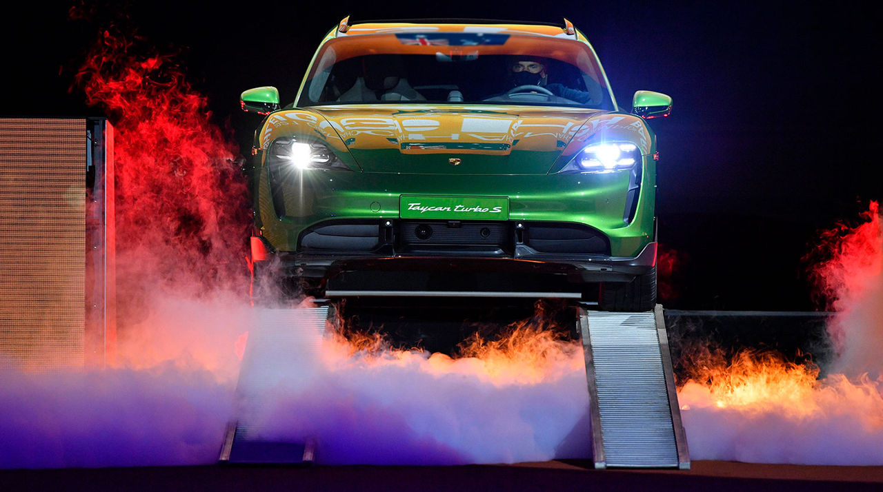 Porsche стала самой дорогой автокомпанией Европы.