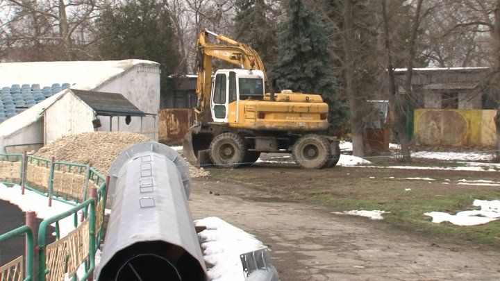 Descoperire la Bălţi: Un obuz, găsit pe stadionul municipal