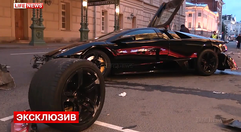 За рулем автомобиля находился 29-летний московский менеджер Армен Григорян.