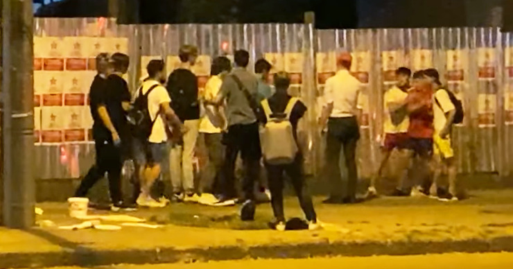 Полиция разыскивает подравшихся прошлой ночью сторонников партий.