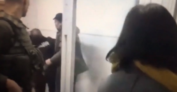 17 октября Парасюк у стен Верховной Рады ударил начальника Управления государственной охраны.