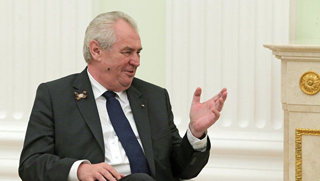 Президент Чехии в шутку назвал себя "агентом Кремля".