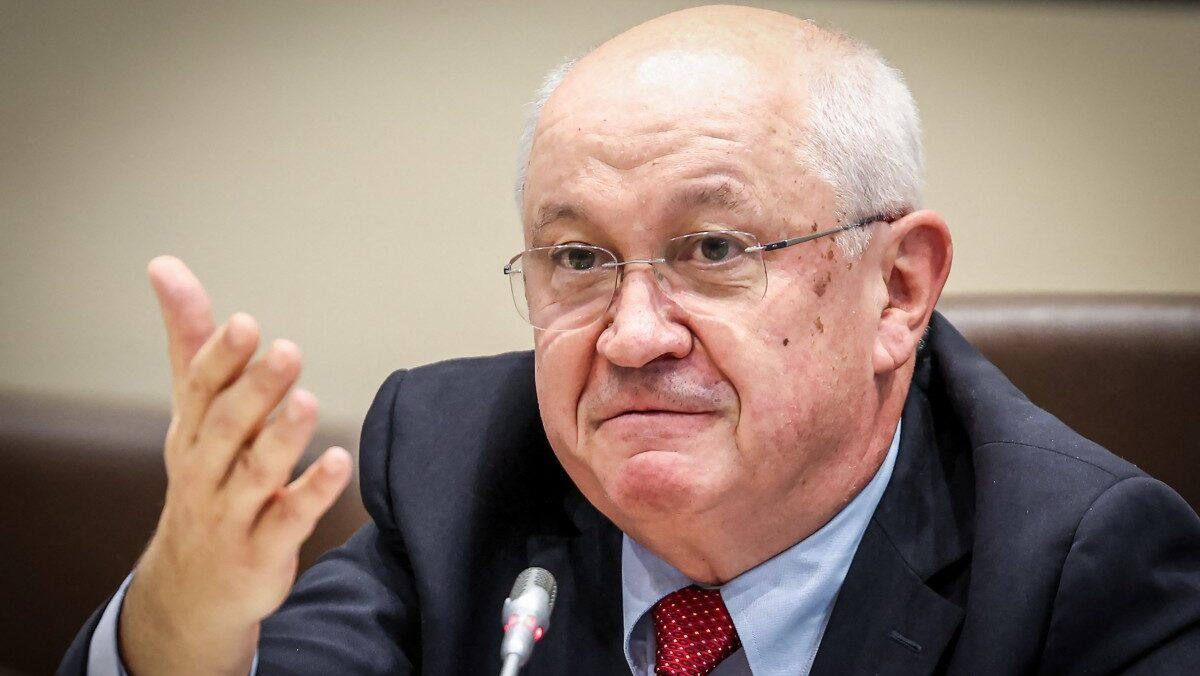 Экс-премьер Александру Мунтяну пожелал мужества своему преемнику.