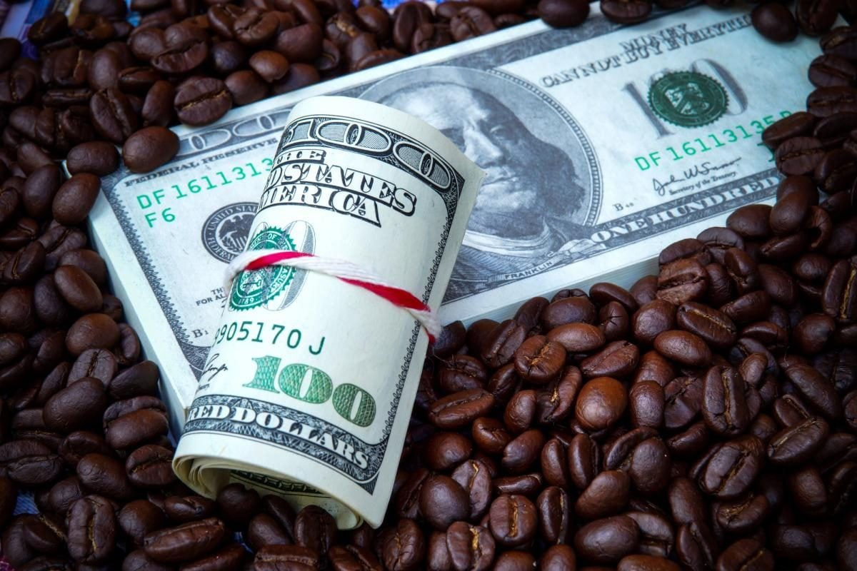 Prețurile bursiere pentru cafeaua Arabica au atins un nivel record.