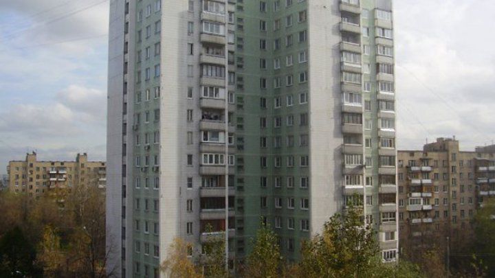 Рассматривается версия самоубийства.