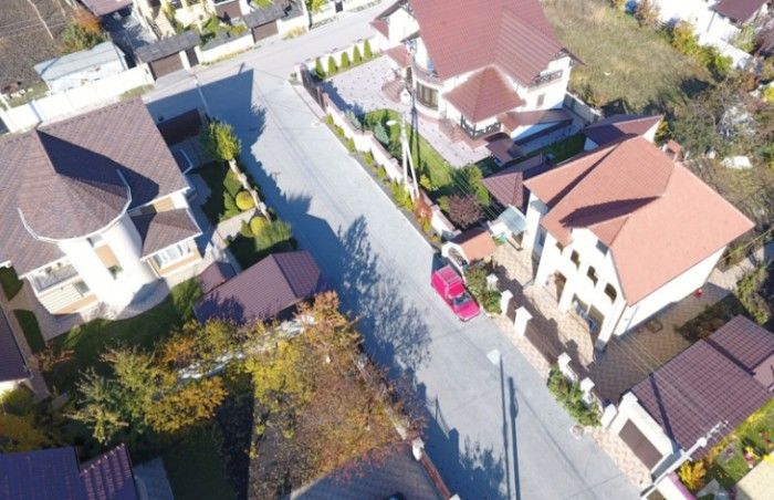 Luxul în care locuiesc procurori, poliţişti, guvernanţi şi un viceprimar învinuit de corupţie. Foto: crimemoldova.com