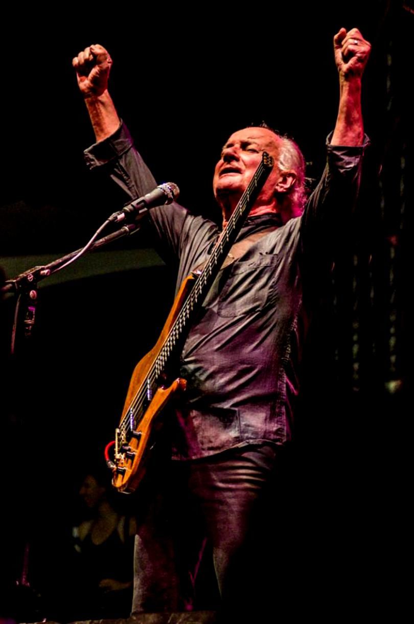 Basistul trupei rock the Zombies a murit. Jim Rodford a căzut pe scări