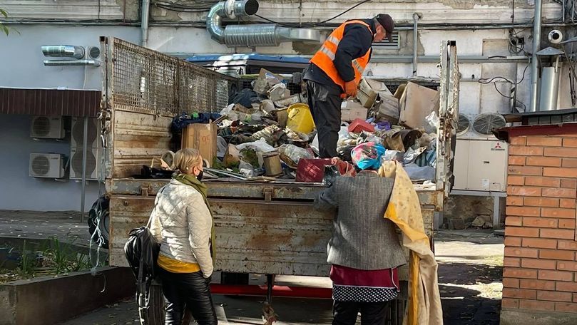 Квартира в столице превратилась в мусорную свалку.