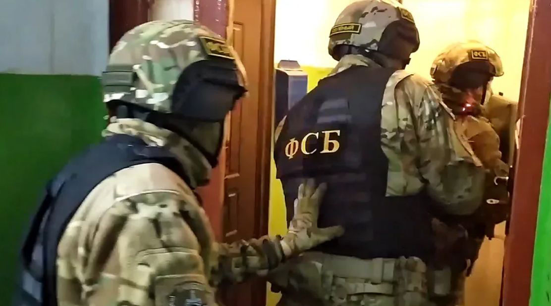 ФСБ отчиталась о двух задержаниях украинцев по обвинению в пропаганде.
