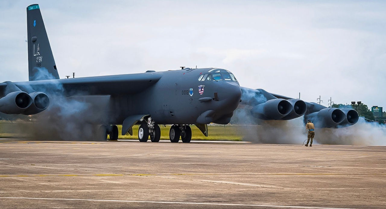 США перебросили в Европу бомбардировщики B-52H.